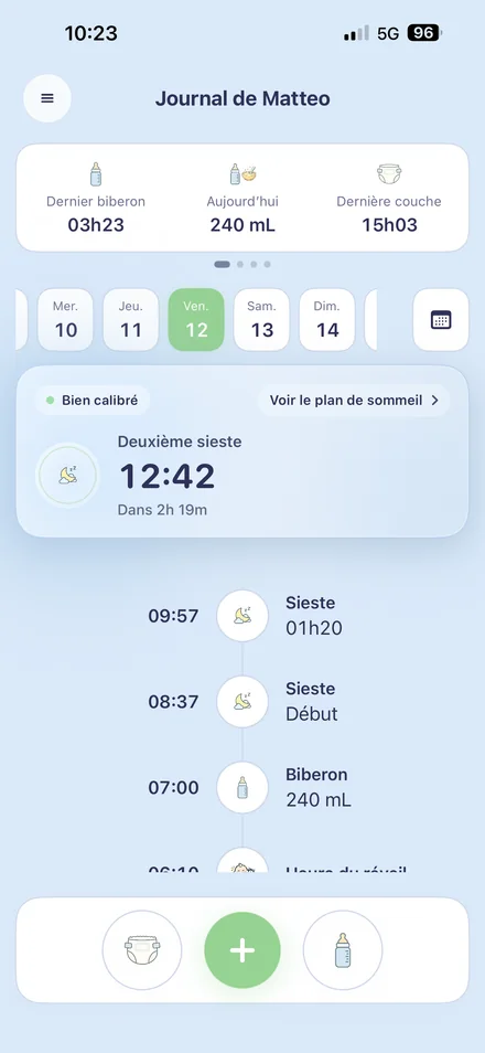 Écran Journal de BabyFlow : suivi des siestes, biberons et couches de la journée